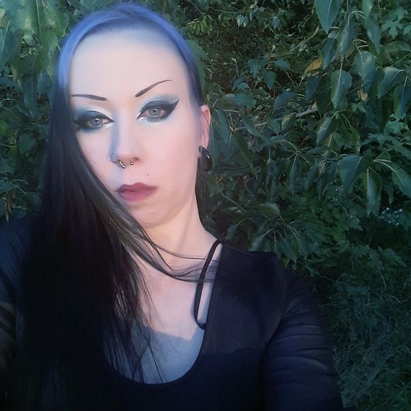 Meet your Posher, Tina - Picture 1 of 1